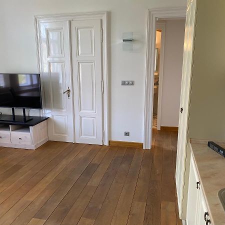 Charles Bridge Apartment Прага Экстерьер фото