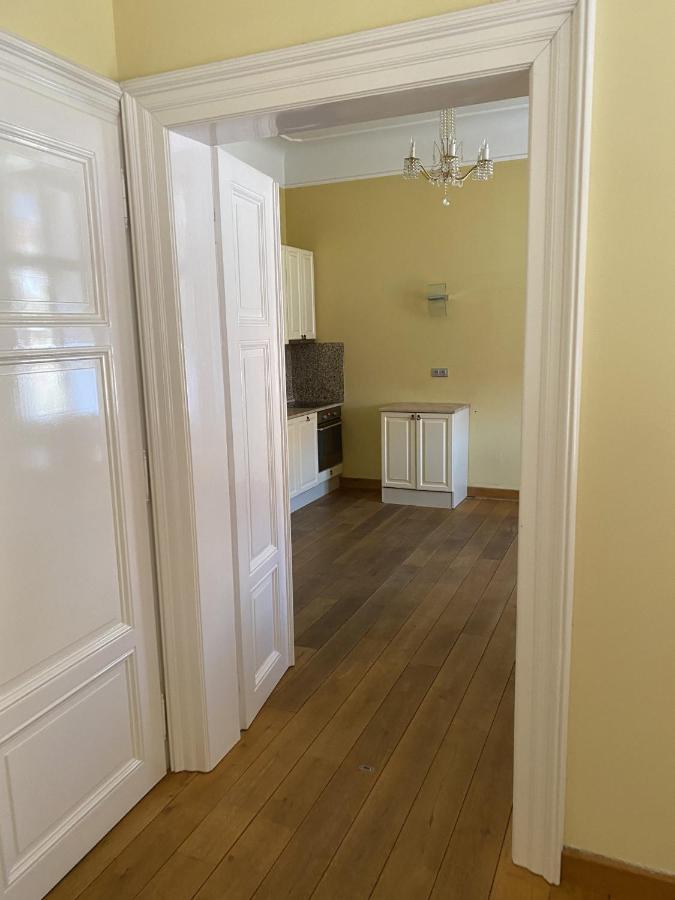 Charles Bridge Apartment Прага Экстерьер фото