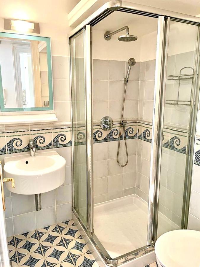Charles Bridge Apartment Прага Экстерьер фото