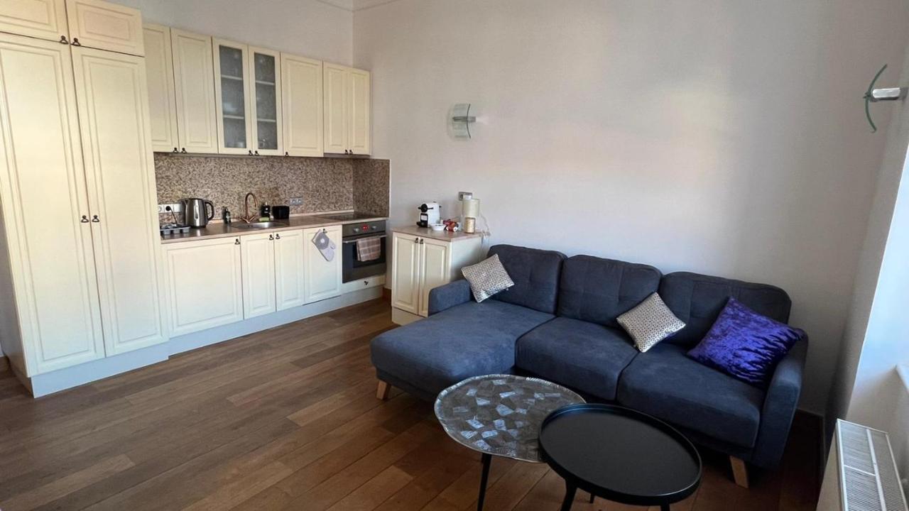 Charles Bridge Apartment Прага Экстерьер фото