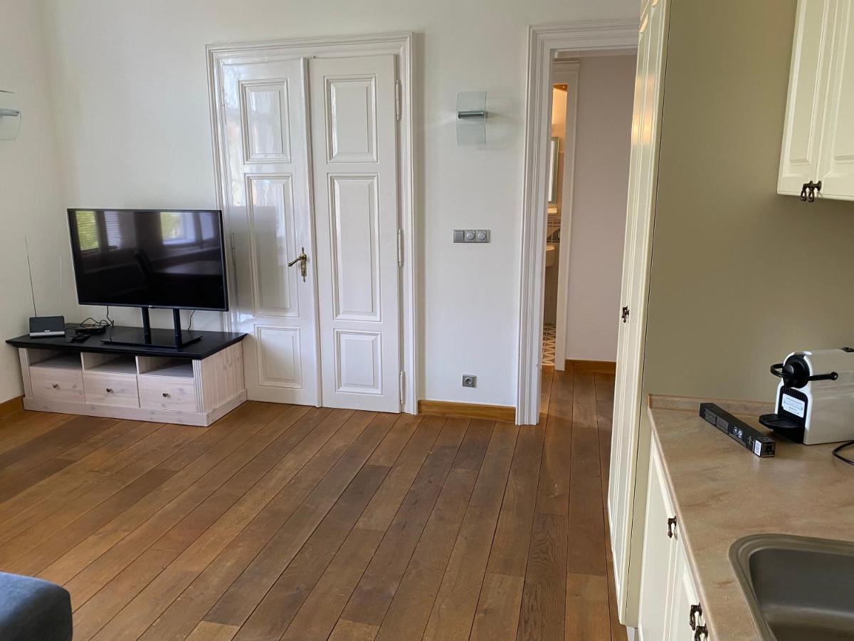 Charles Bridge Apartment Прага Экстерьер фото