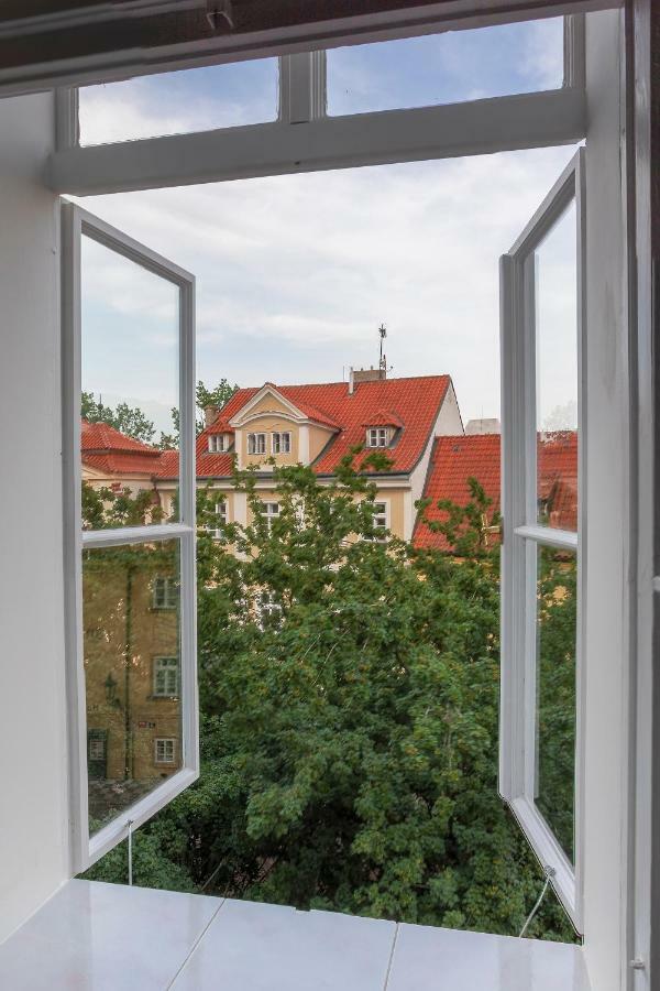 Charles Bridge Apartment Прага Экстерьер фото